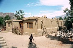 09 Skardu House In Chumik Below Khardong Hill.jpg